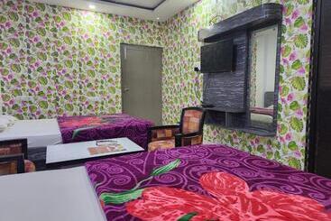 Отель Golden Park Inn