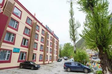 בית מלון כפרי Jinjiang Inn Jiuzhaigou Scenic Resort