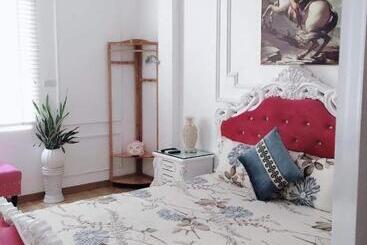 تختخواب و صبحانه Luxury Hotel T&l