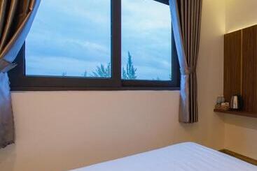 هتل آپارتمان West Lake Hotel Near Bai Dai Beach