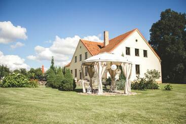 هاستل Akmenių Dvaras