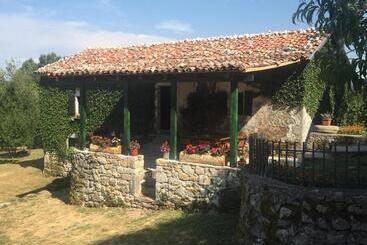 호스텔 Old House Nilovic