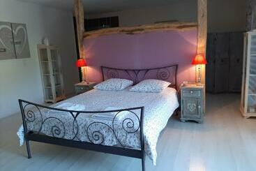 住宿加早餐  Au Cœur De Mauchat, Pour Une Escapade Romantique