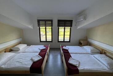 تختخواب و صبحانه River View