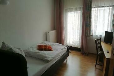 호스텔 Gasthaus Zur Rose