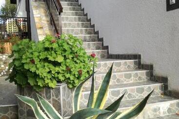 膳宿费 Apartments Dedic