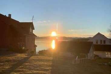 Пансион Sjøberg Hotell Og Ferie Leiligheter