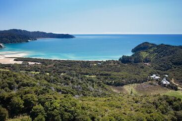 渡假胜地  Awaroa Lodge