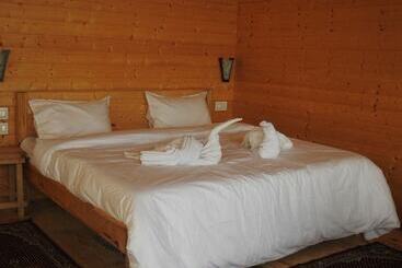 בית מלון כפרי The Sunbird Retreat Resort