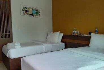 アパートホテル Benjamas Place