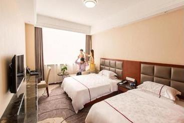 Отель GreenTree Eastern Yichang Jindongshan