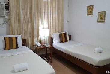 هتل Honeycomb Tourist Inn