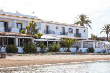 Отель Hostal La Savina