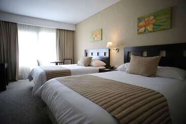 فندق Howard Johnson By Wyndham Funes