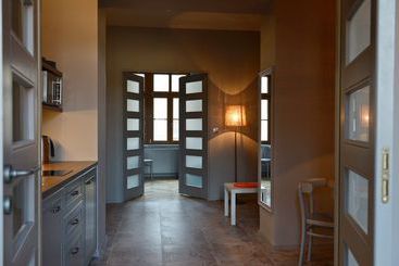 هتل La Gioia Grey Stylish Apartments