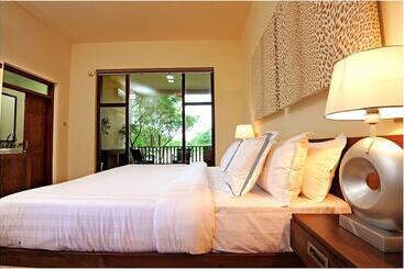 Отель Nikara Yala Beach Villas