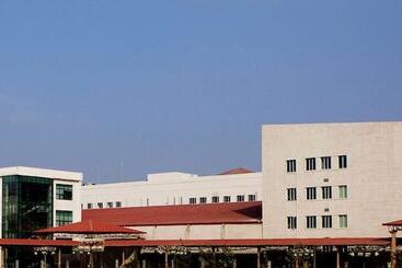 Отель Oh Biz Executive At Leonia