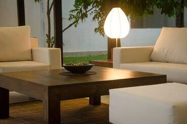 Thotupola Lakeside Resort