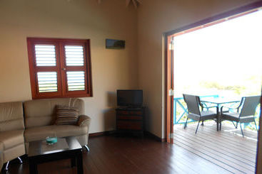 Westhill Bungalows & Diving