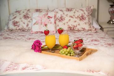 تختخواب و صبحانه Red Gate Inn