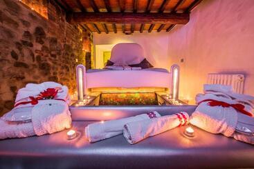 هتل Agriturismo La Camporena