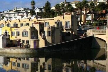Отель Capitola Venetian Vacation Rentals