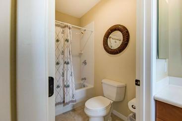 Nihilani 28c  2 Br Condo