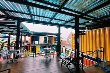 Retro Box Hotel Chumphon