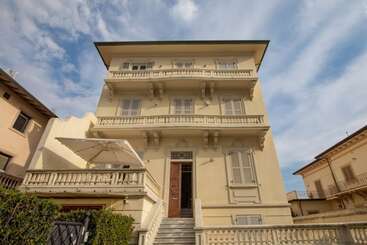 ツーリストアパートメント Lido Beach Apartment