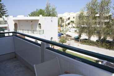 아파트호텔 Troulakis Beach