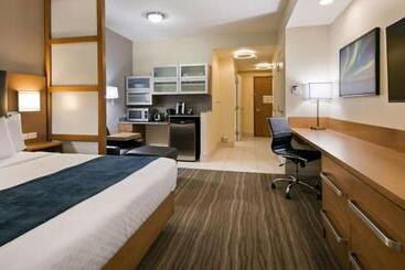 فندق Best Western Plus Sawridge Suites