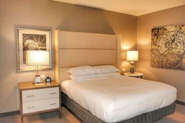هتل Doubletree By Hilton Reading