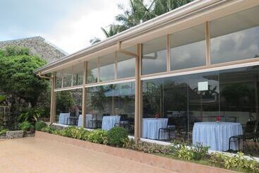 Отель Emiramona Garden