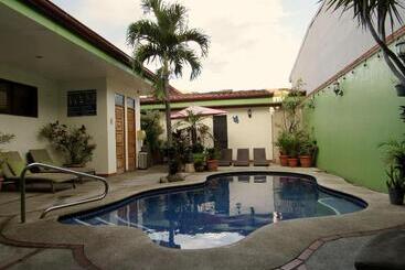 فندق La Guaria Inn & Suites