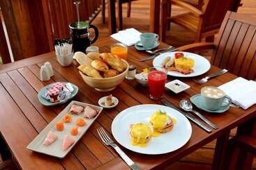 هتل Sanctum Inle Resort