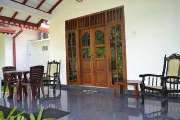 هتل Sigiri Holiday Inn