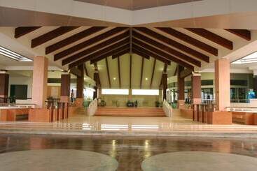 酒店 Uniland Golf & Resort