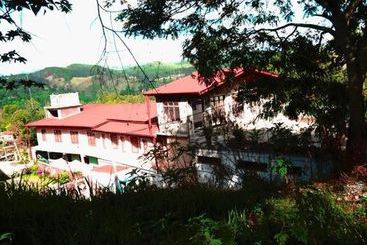 بنسيون Kent Holiday Inn