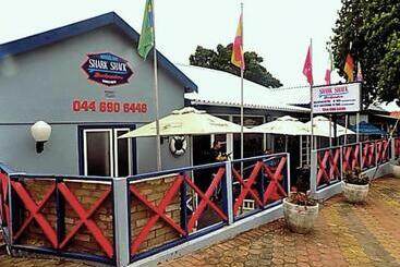 ユースホステル Shark Shacks