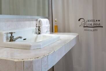 בית מלון כפרי Colonial