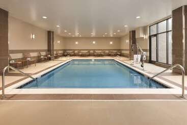 Отель Embassy Suites By Hilton Akroncanton Airport