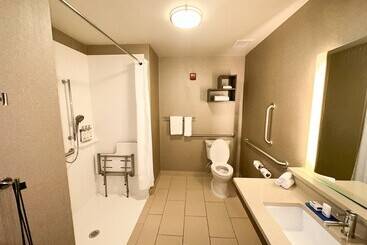 فندق Holiday Inn Express & Suites Plymouth   Ann Arbor Area, An Ihg