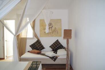 בית מלון כפרי Uzuri Boutique