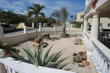 Landslake Apartments