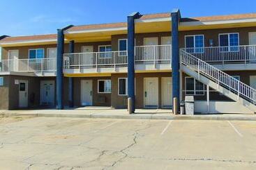 모텔 Corcoran Country Inn