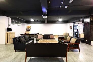 Meeting Mates Hostel