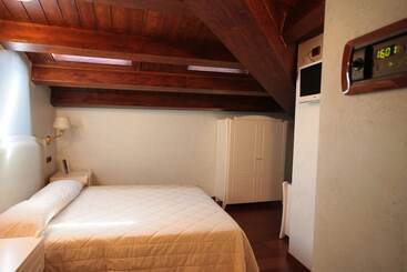 בית מלון כפרי Rojan