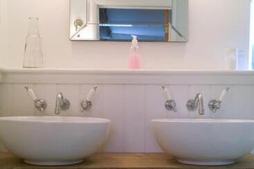 فندق The Green Man Boutique