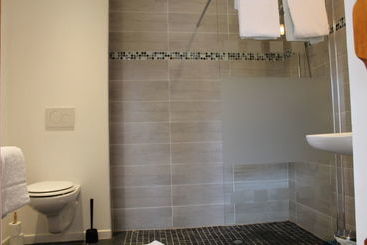تختخواب و صبحانه La Maison De Bayeux