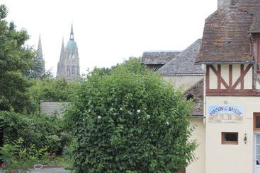 تختخواب و صبحانه La Maison De Bayeux